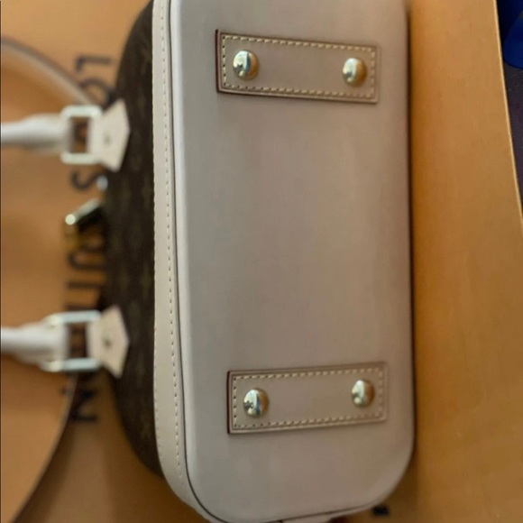 New Authentic Louis Vuitton Alma BB Monogram - Picture 11 of 13